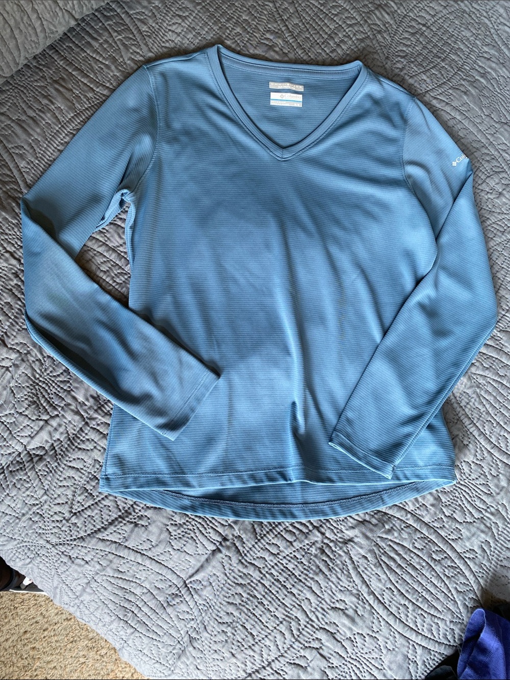Columbia Women's Blue V-Neck Long Sleeve Performance Top